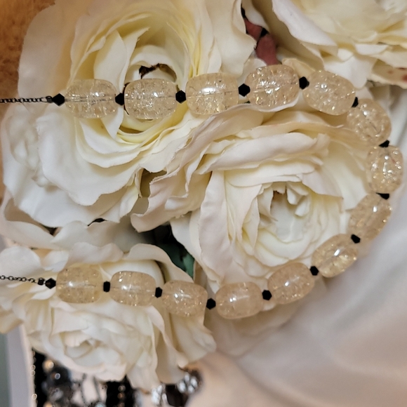 White House Black Market 16" beaded necklace - Picture 6 of 7